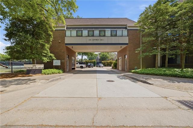 696 Mowbray Arch Apt 560, Norfolk, VA 23507
