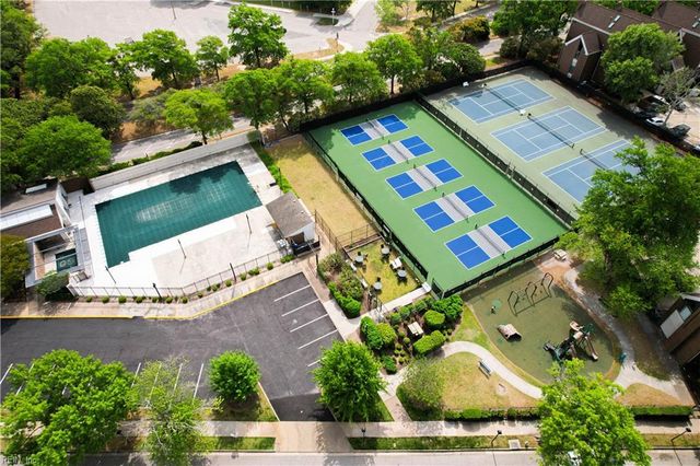 696 Mowbray Arch Apt 560, Norfolk, VA 23507