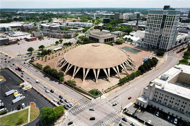 696 Mowbray Arch Apt 560, Norfolk, VA 23507