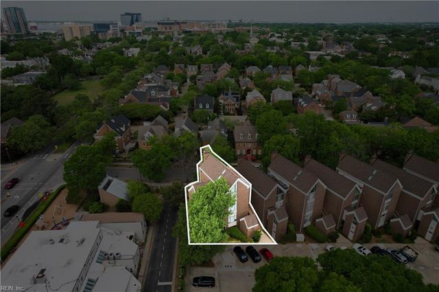 696 Mowbray Arch Apt 560, Norfolk, VA 23507