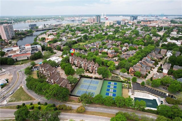 696 Mowbray Arch Apt 560, Norfolk, VA 23507