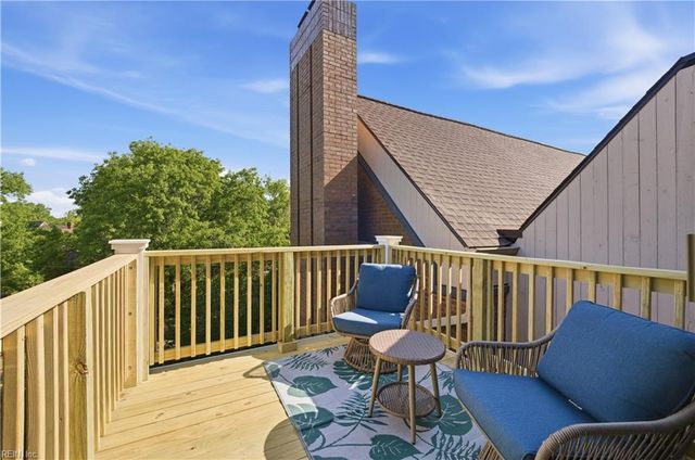 696 Mowbray Arch Apt 560, Norfolk, VA 23507