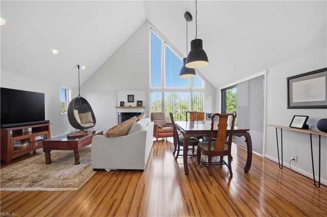 696 Mowbray Arch Apt 560, Norfolk, VA 23507