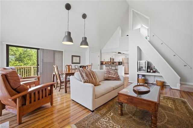 696 Mowbray Arch Apt 560, Norfolk, VA 23507