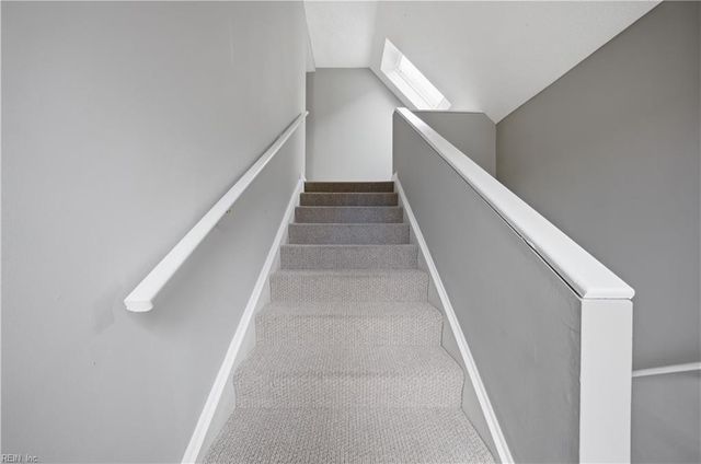 696 Mowbray Arch Apt 560, Norfolk, VA 23507