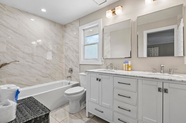 18 Shadowmoss Parkway, Charleston, SC 29414