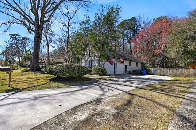 18 Shadowmoss Parkway, Charleston, SC 29414