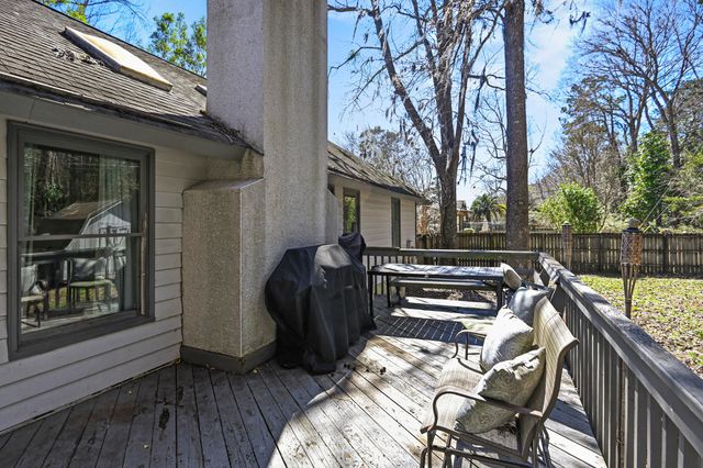 18 Shadowmoss Parkway, Charleston, SC 29414