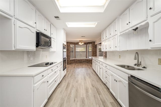 7401 Windcrest Court N, North Richland Hills, TX 76182