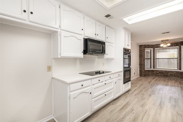 7401 Windcrest Court N, North Richland Hills, TX 76182