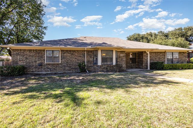 7401 Windcrest Court N, North Richland Hills, TX 76182