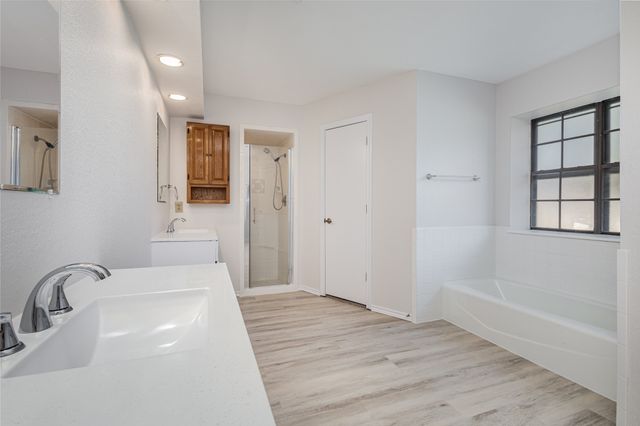 7401 Windcrest Court N, North Richland Hills, TX 76182