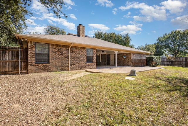 7401 Windcrest Court N, North Richland Hills, TX 76182