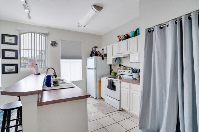 5011 SUNRIDGE PALMS DRIVE 204, Tampa, FL 33617