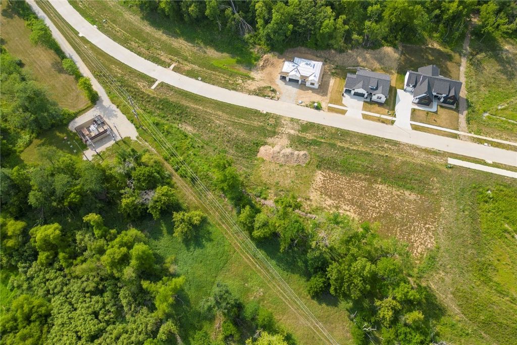 5402 Seminole Valley Trail NE, Cedar Rapids, IA 52411