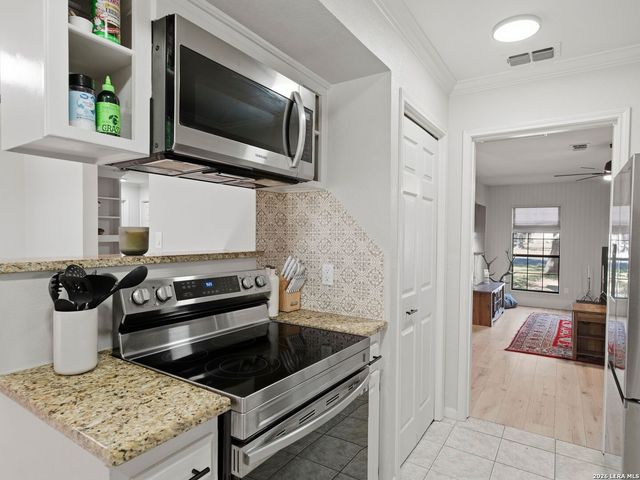 327 Deer Creek Dr, Boerne, TX 78006