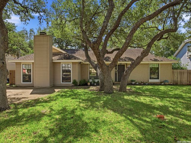 327 Deer Creek Dr, Boerne, TX 78006