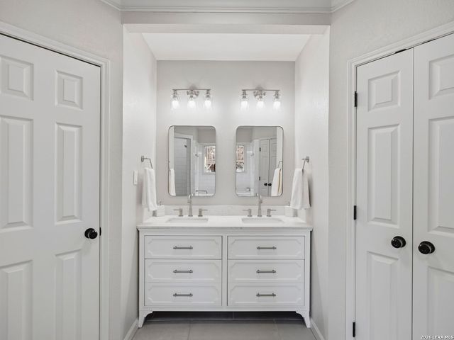 327 Deer Creek Dr, Boerne, TX 78006