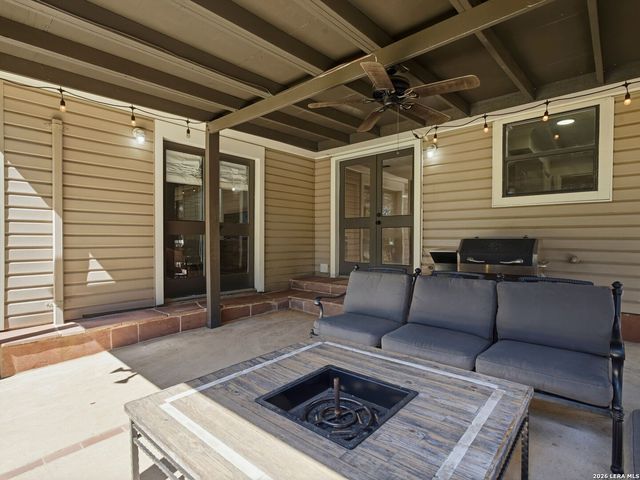 327 Deer Creek Dr, Boerne, TX 78006