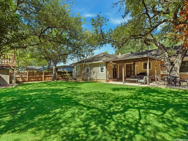 327 Deer Creek Dr, Boerne, TX 78006