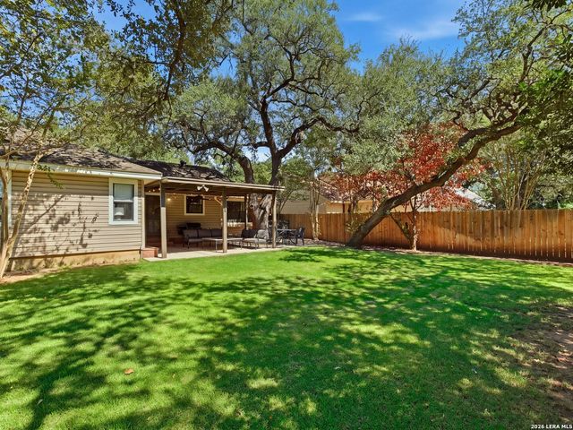 327 Deer Creek Dr, Boerne, TX 78006