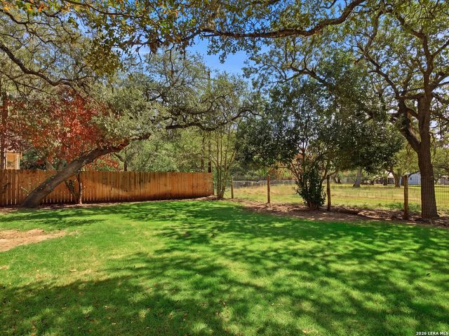 327 Deer Creek Dr, Boerne, TX 78006