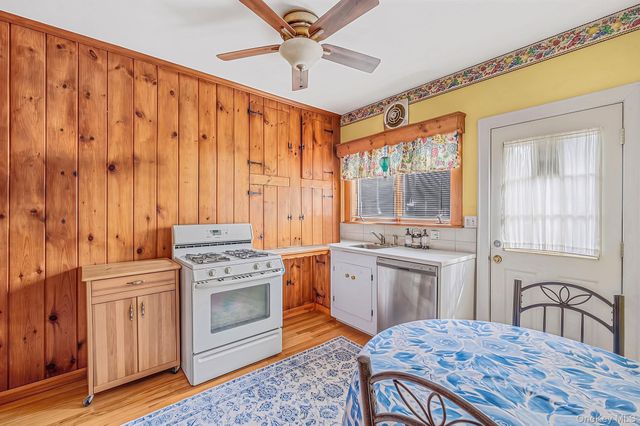 46 Glenlawn Avenue, Sea Cliff, NY 11579