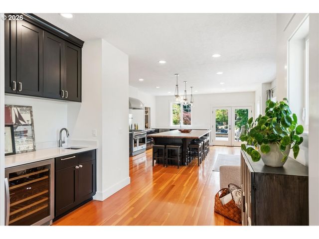 810 CHADWICK St, Silverton, OR 97381