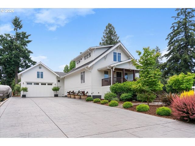 810 CHADWICK St, Silverton, OR 97381
