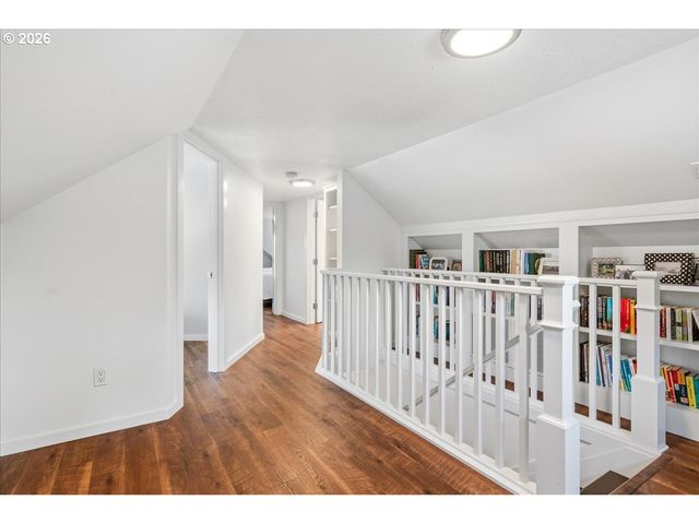 810 CHADWICK St, Silverton, OR 97381