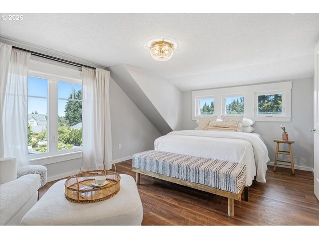 810 CHADWICK St, Silverton, OR 97381