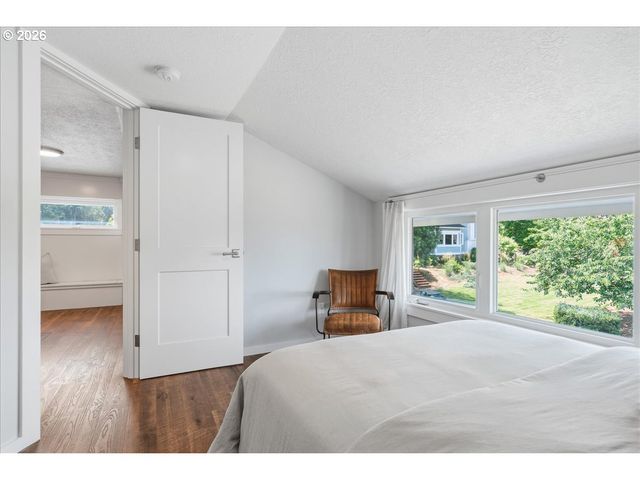 810 CHADWICK St, Silverton, OR 97381