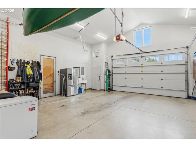 810 CHADWICK St, Silverton, OR 97381
