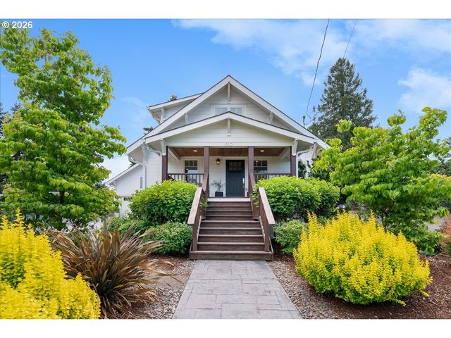 810 CHADWICK St, Silverton, OR 97381