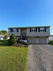 8300 Redwing Drive, Clay, NY 13090