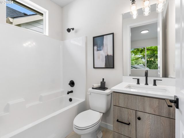 6917 N Bank St, Portland, OR 97203