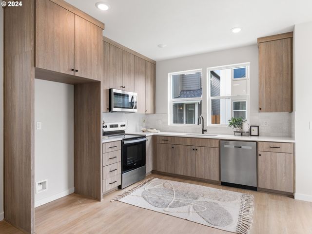 6917 N Bank St, Portland, OR 97203