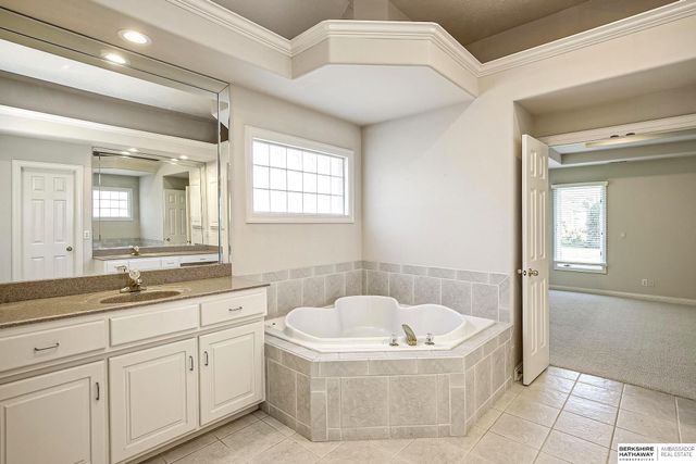 17068 Harney Street, Omaha, NE 68118