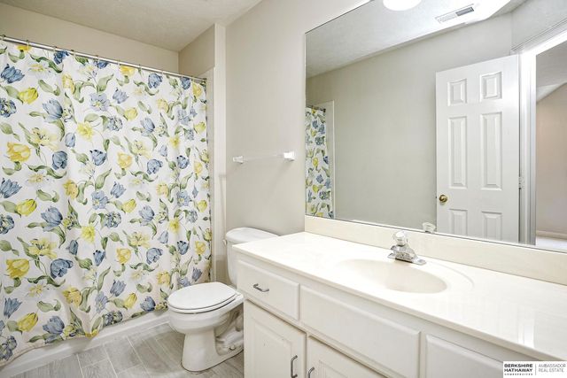 17068 Harney Street, Omaha, NE 68118