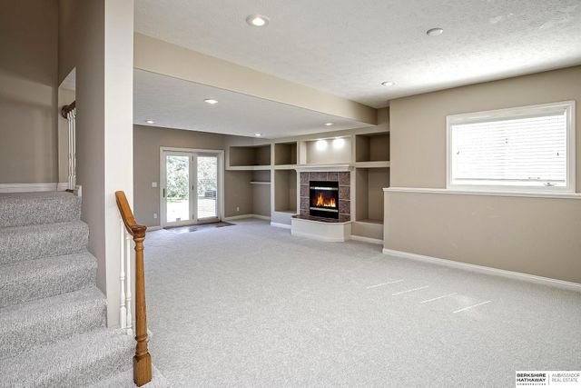 17068 Harney Street, Omaha, NE 68118