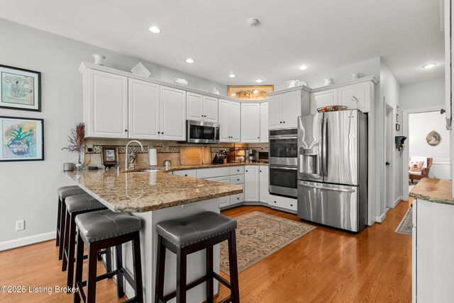 14606 Lake Bluff Pl, Louisville, KY 40245