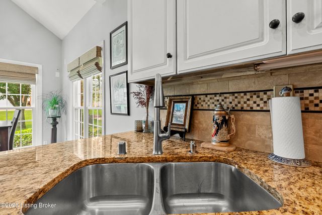 14606 Lake Bluff Pl, Louisville, KY 40245