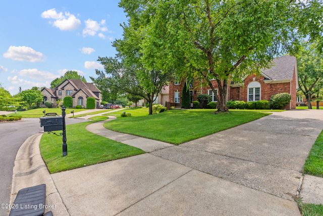 14606 Lake Bluff Pl, Louisville, KY 40245