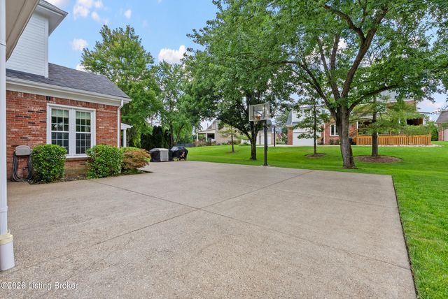 14606 Lake Bluff Pl, Louisville, KY 40245