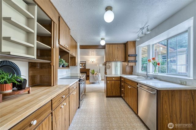 406 Pennie Lane, Bremerton, WA 98310