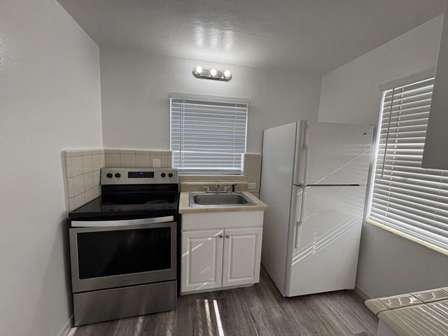 316 NE 3rd Street 4, Hallandale Beach, FL 33009