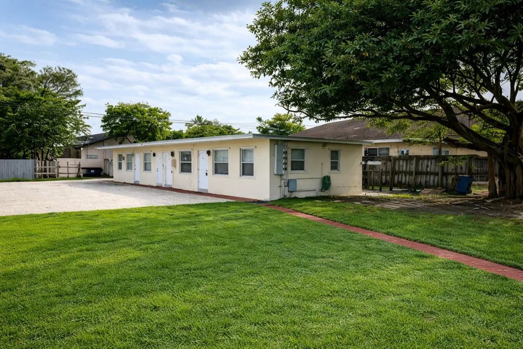 316 NE 3rd Street 4, Hallandale Beach, FL 33009