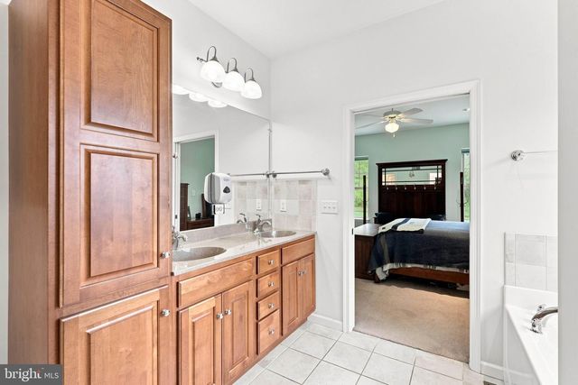 1005 BRIARWOOD CT, Lebanon, PA 17042