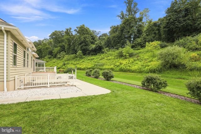 1005 BRIARWOOD CT, Lebanon, PA 17042