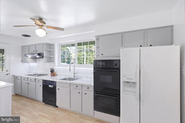 6817 CALVERTON DR, Hyattsville, MD 20782